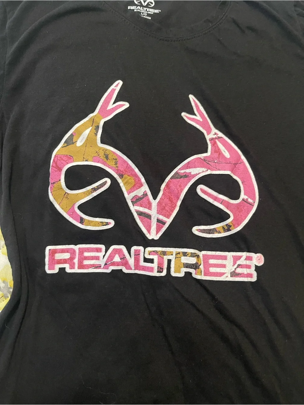 NWT women’s realtree black shirt with pink logo size large  Brand new with tags
